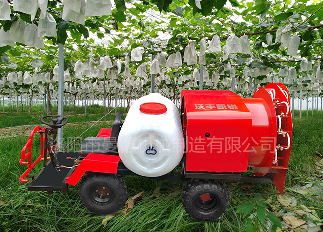 四(si)輪車(che)打藥(yao)機(ji)